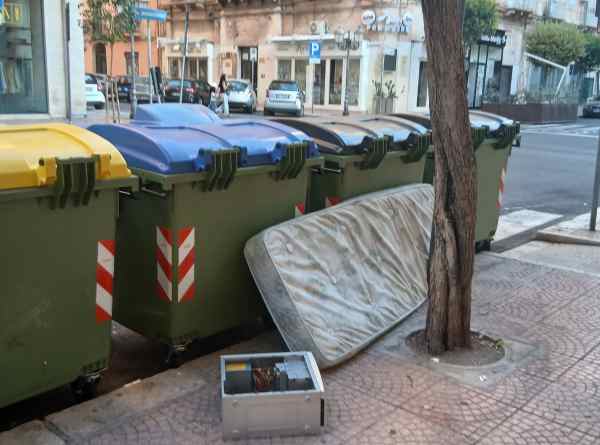 Storia dei cassonetti di Taranto