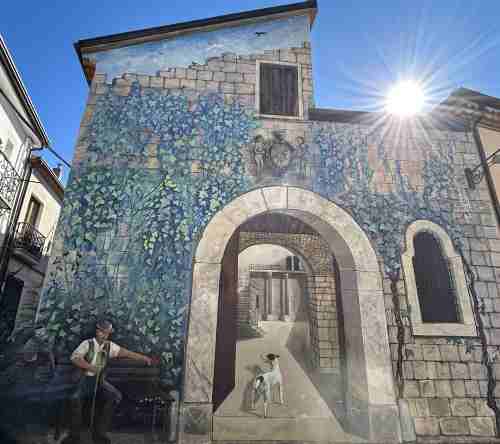 Uno dei murales di Satriano